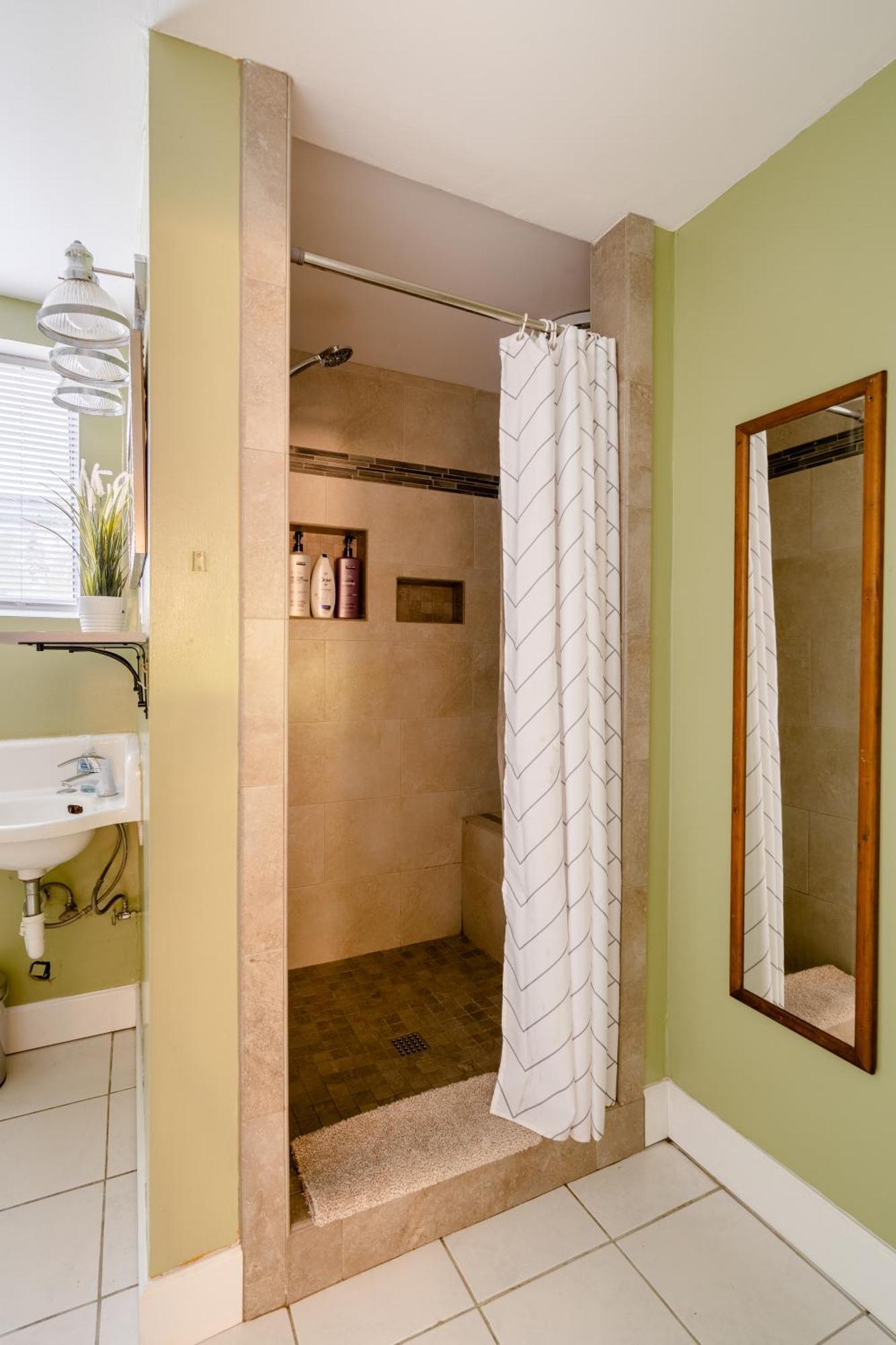 Holiday home Collection - Buckman Bliss, Quiet Oasis Near Portland's Pulse